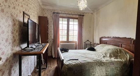 Maison de quasi plain pied à vendre proche des commerces.