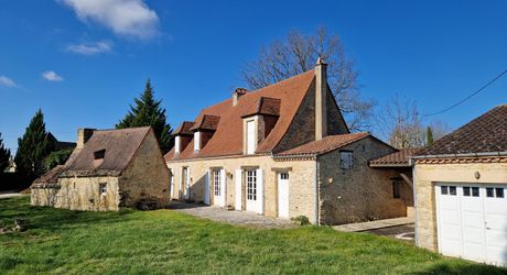 Typique ancien corps de ferme avec Maison ancienne en pierres, four à Pain, Vue dégagée et terrain de 5070m2