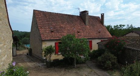 Beautiful old ensemble of two houses with swimming pool in a privileged location