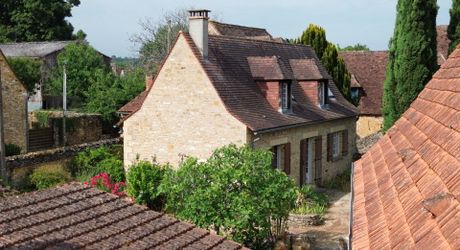 Beautiful old ensemble of two houses with swimming pool in a privileged location