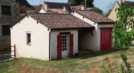 Beautiful old ensemble of two houses with swimming pool in a privileged location