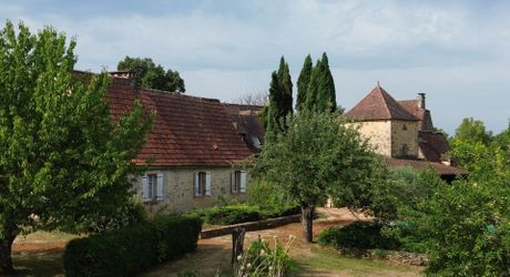 Beautiful old ensemble of two houses with swimming pool in a privileged location