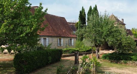 Beautiful old ensemble of two houses with swimming pool in a privileged location