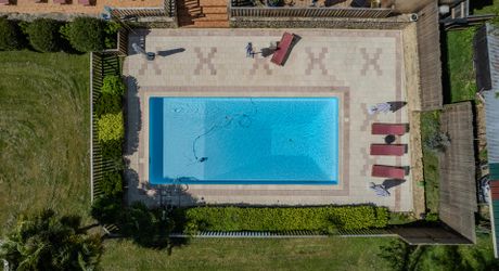 Ensemble de caractère avec gîtes, piscine et jacuzzi entre Montignac et Sarlat