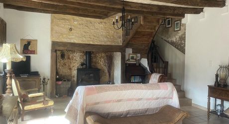 Maison ancienne à vendre à Coux et Bigaroque Mouzens, 89m², 3 chambres, dépendances, DPE en cours, chauffage électrique + bois.