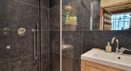 Maison Perigordine renovée dans village avec jardin et piscine