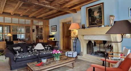 Maison Perigordine renovée dans village avec jardin et piscine