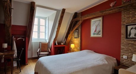 Maison Perigordine renovée dans village avec jardin et piscine