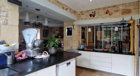 Maison Perigordine renovée dans village avec jardin et piscine