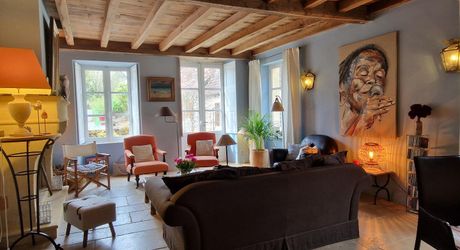 Maison Perigordine renovée dans village avec jardin et piscine