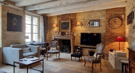 Maison Perigordine renovée dans village avec jardin et piscine