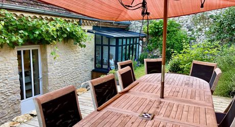 Maison Perigordine renovée dans village avec jardin et piscine