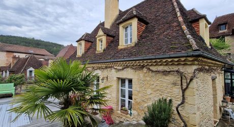 Maison Perigordine renovée dans village avec jardin et piscine