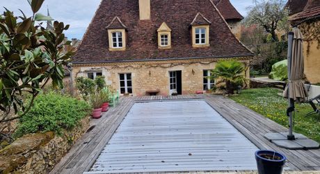 Maison Perigordine renovée dans village avec jardin et piscine