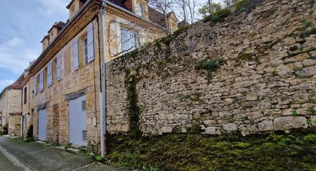Maison Perigordine renovée dans village avec jardin et piscine