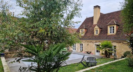 Maison Perigordine renovée dans village avec jardin et piscine