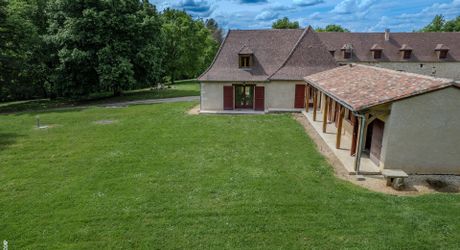Domaine forestier d’exception avec bâtis en pierre – 100 hectares de nature préservée 