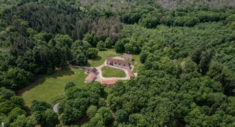 Domaine forestier d’exception avec bâtis en pierre – 100 hectares de nature préservée 