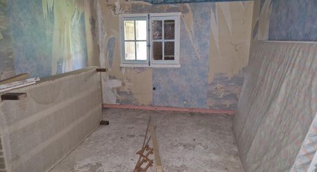 Maison perigordine en pierres à renover avec dépendances et terrain d'env 5000m2