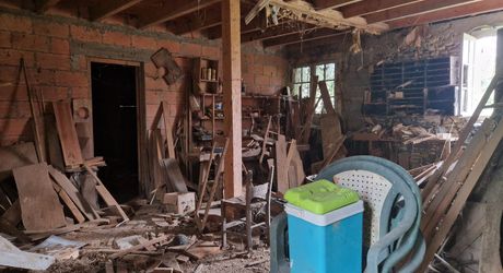 Maison perigordine en pierres à renover avec dépendances et terrain d'env 5000m2