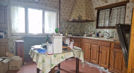 Maison perigordine en pierres à renover avec dépendances et terrain d'env 5000m2