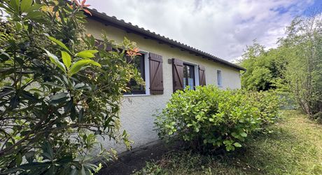 Maison contemporaine de plain-pied avec jardin et proche des commerces