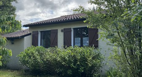 Maison contemporaine de plain-pied avec jardin et proche des commerces