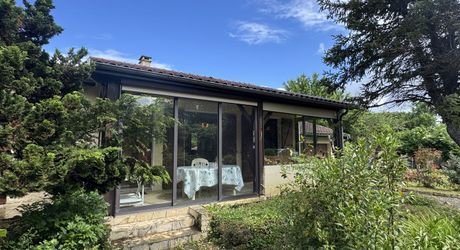 Maison contemporaine de plain-pied avec jardin et proche des commerces