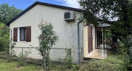 Maison contemporaine de plain-pied avec jardin et proche des commerces