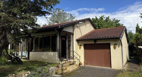 Maison contemporaine de plain-pied avec jardin et proche des commerces