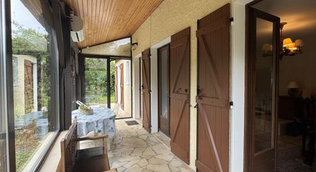 Maison contemporaine de plain-pied avec jardin et proche des commerces