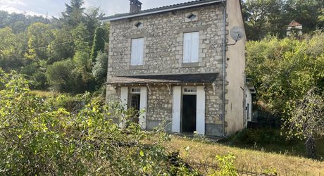 Maison Ancienne à vendre à ST CYPRIEN, 95m² habitables, terrain 1.164m², 2 chambres et garage