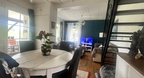 Clé en main, cœur comblé : Découvrez cette perle rare avec jardin et commerces à pied.