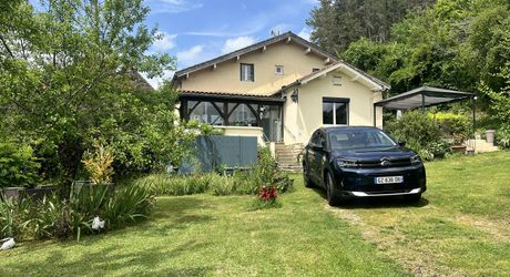 Clé en main, cœur comblé : Découvrez cette perle rare avec jardin et commerces à pied.