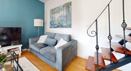 Clé en main, cœur comblé : Découvrez cette perle rare avec jardin et commerces à pied.