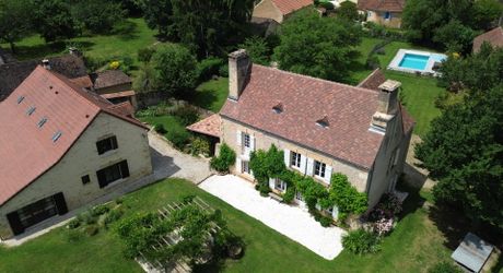Bel ensemble périgourdin comprenant maison d'habitation et gîte datant du 17ème siècle
