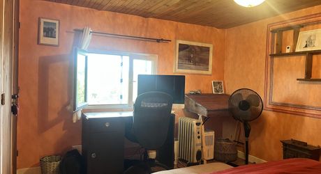 Un refuge suspendu dans la nature avec 4 chambres, piscine hors sol et panneaux photovoltaïques