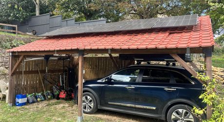 Un refuge suspendu dans la nature avec 4 chambres, piscine hors sol et panneaux photovoltaïques