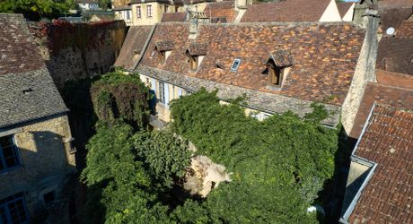 Demeure ancienne de ville pleine de charme et au calme