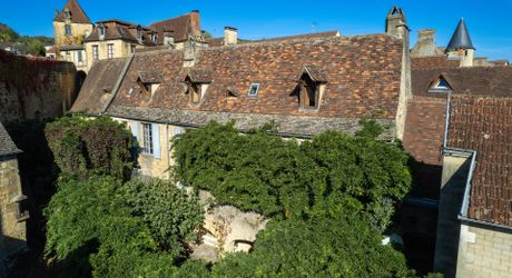 Demeure ancienne de ville pleine de charme et au calme