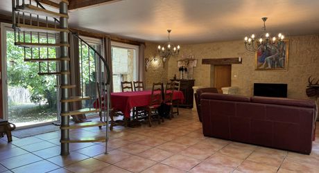 Maison isolée sur six hectares, parfaite pour une totale autonomie !