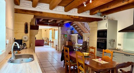 Maison isolée sur six hectares, parfaite pour une totale autonomie !