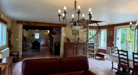 Maison isolée sur six hectares, parfaite pour une totale autonomie !