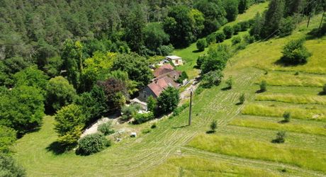 Maison isolée sur six hectares, parfaite pour une totale autonomie !