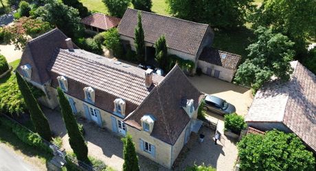 Belle demeure à l'abri des regards, avec grange en pierre et piscine