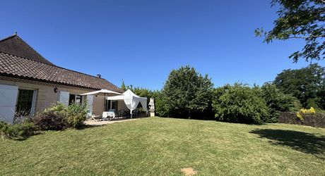 Vaste maison contemporaine de plain-pied proche des commerces