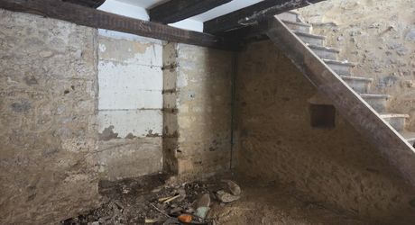 Maison en pierre, à rénover entièrement