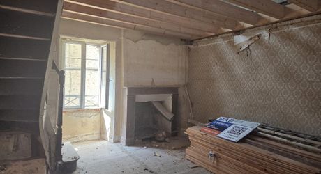 Maison en pierre, à rénover entièrement