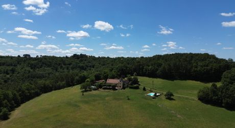 Vue panoramique et nature préservée – Domaine avec plusieurs habitations sur 20 hectares