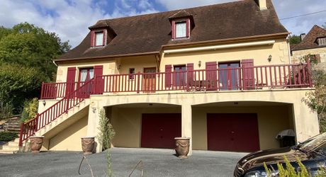 Belle maison contemporaine avec piscine et jolie vue  dans un quartier résidentiel